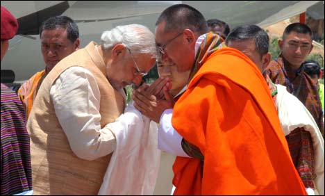 بھارتی وزیر اعظم کی پہلے غیر ملکی دورے پر بھوٹان آمد