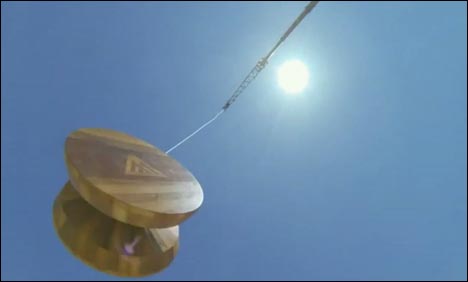 امریکی کمپنی نے دنیا کا سب سے بڑا لکڑی کا یویو تیار کرڈالا