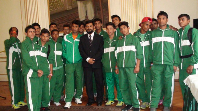 Pakistan Street Child - football team (10)