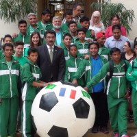 Pakistan Street Child - football team (9)