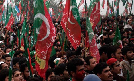 اسلام آباد:عمران خان جلسہ گاہ سے بنی گالہ روانہ