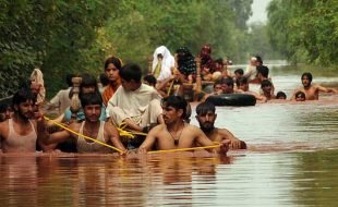 سیلاب متاثرین کی امداد ”ووٹروں ” میں ہی کیوں؟