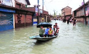 کشمیری سیلاب متاثرین بھارتی فوجی امداد سے محروم