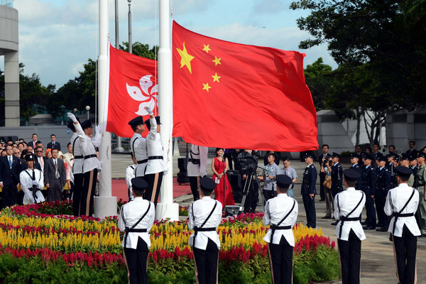 چین کا قومی ، پرچم لہرانے کی تقریب میں ایک لاکھ افراد کی شرکت