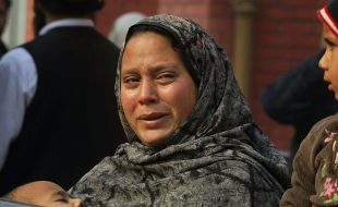 پشاور کی مائیں آج بھی اپنے بچوں کا قصور پوچھتی ہیں