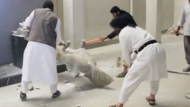 داعش نے عراق میں کئی تاریخی نوادرات اور مجسمے تباہ کر ڈالے