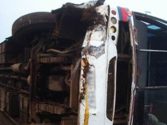 بورے والا میں مسافر بس الٹنے سے 2 خواتین سمیت 5 افراد جاں بحق، 30 زخمی