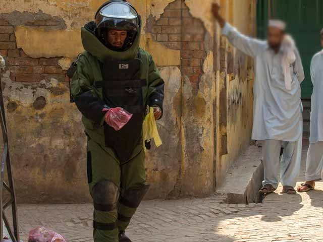 ڈیرہ اسماعیل خان میں 12 کلو وزنی بم ناکارہ بنا دیا گیا