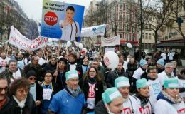 فرانسیسی حکومت کی صحت پالیسی، سیکڑوں ڈاکٹر سراپا احتجاج