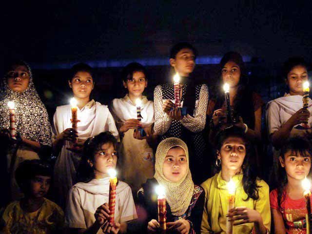 دنیا بھر کی طرح پاکستان میں بھی آج ارتھ آور ڈے منایا جا رہا ہے