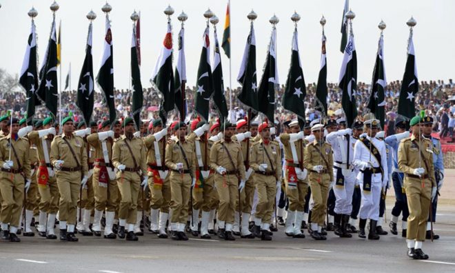 یوم پاکستان پر فوجی پریڈ