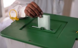کراچی کے ضمنی انتخابات، جمہوریت کہا جا رہی ہے؟