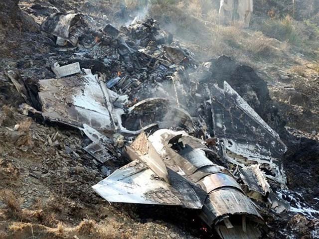 صوابی : پاک فضائیہ کا تربیتی طیارہ تباہ، پائلٹ اور معاون محفوظ رہے