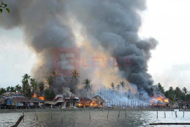 burning Rohingya houses