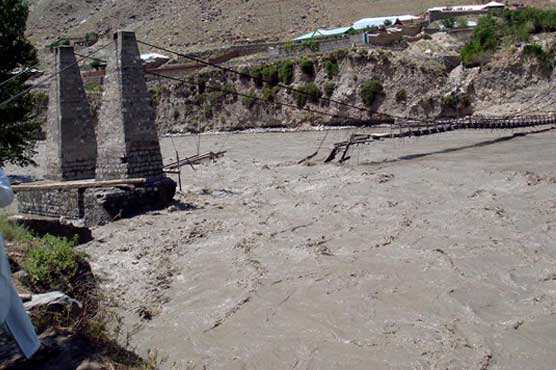 چترال: سیلاب کی تباہ کاریاں، 100 سے زائد گھر تباہ، 10 افراد لاپتہ، 2 کی لاشیں مل گئیں