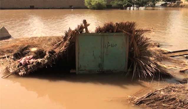 سیلاب سے چترال، سندھ میں تباہی، کئی علاقوں کا زمینی رابطہ منقطع