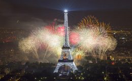 فرانس کا قومی دن ، ایفل ٹاور کو روشنیوں سے نہلا دیا گیا