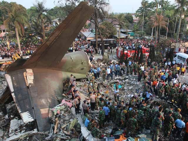 انڈونیشین فوجی طیارہ انجن کی خرابی کے باعث حادثے کا شکارہوا، ایئرفرانس