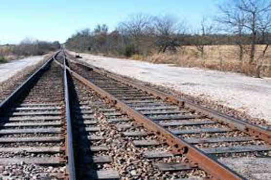 جیکب آباد: ریلوے ٹریک کو اڑانے کی کوشش ناکام، بم ڈسپوزل سکواڈ نے بم ناکارہ بنا دیا