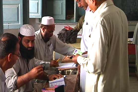 سندھ میں بلدیاتی انتخابات کے پہلے مرحلے کے دوران 8 اضلاع میں پولنگ جاری