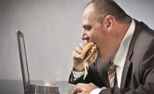 بے وقت کا کھانا ہائی بلڈ پریشر اور موٹاپے کا باعث بنتا ہے: ماہرین