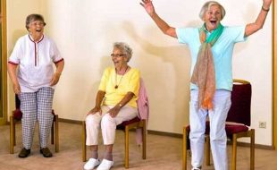 ہنسی کو ورزش کا حصہ بنائیے اور بڑھاپے میں صحت کو بہتر رکھیے