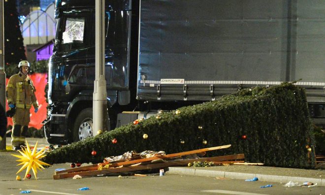 برلن، کرسمس مارکیٹ پر ٹرک چڑھ دوڑا، 12 ہلاک