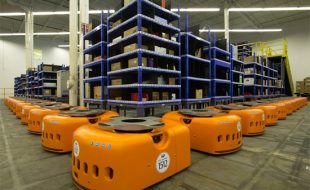 ایمزون کے ویئر ہاؤسز میں روبوٹس کی تعداد 45 ہزار