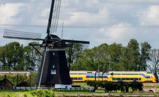 ہالینڈ میں برقی ٹرینیں ونڈ ٹربائن سے چلنے لگیں