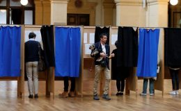 فرانس میں صدارتی انتخابات کے لیے پولنگ