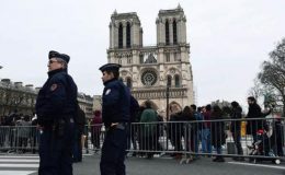 پیرس : پولیس پر حملہ کرنے والے شخص کو گولی مار دی گئی