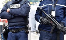 فرانس: گاڑی بس اسٹاپ پر کھڑے افراد پر چرھ گئی،1 شخص ہلاک 1 زخمی