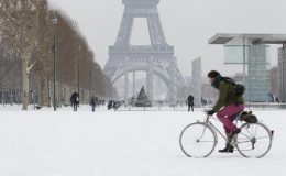 فرانس سمیت یورپی ممالک میں دوسرے روز بھی برف باری کا سلسلہ جاری