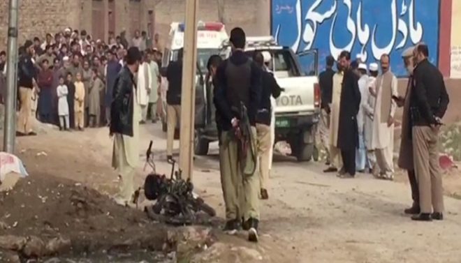 پشاور: ڈپٹی ڈائریکٹر پی ڈی ایم اے کی گاڑی کے قریب دھماکا، 3 افراد زخمی