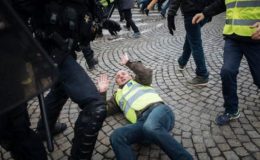 فرانس: ایندھن پر ٹیکسوں کے خلاف ’’زرد صدری والوں ‘‘ کا مظاہرہ، پولیس سے جھڑپیں