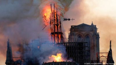 Brand in der Kathedrale Notre Dame