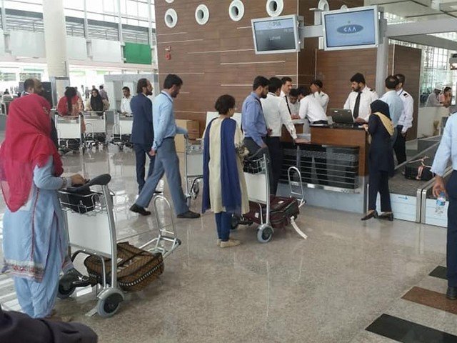اسلام آباد ایئرپورٹ سے لاکھوں روپے کی غیرملکی کرنسی سمگلنگ کی کوشش ناکام