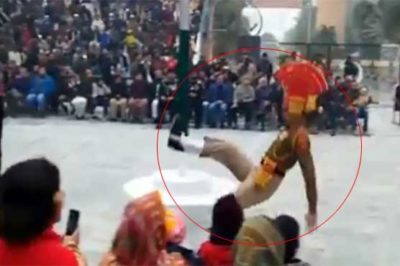 Indian Soldier Fell Down at Wagah Border