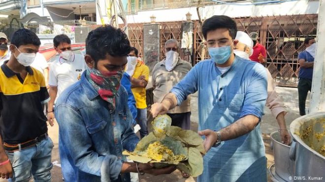 نئی دہلی میں بے گھر مزدوروں کی مشکلات، خوراک کی قلت