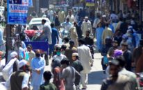 پاکستان: عید سے پہلے مزید پابندیاں اُٹھانے پر غور
