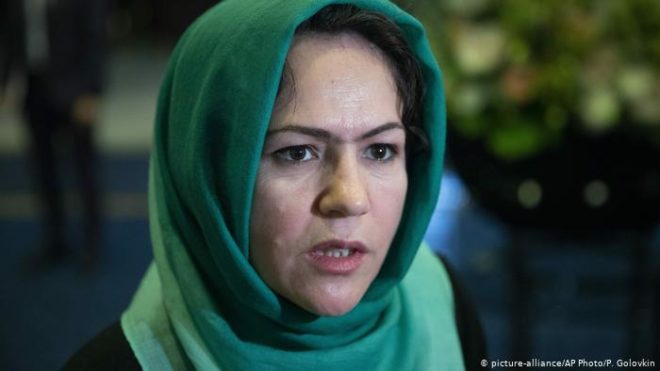 افغان مذاکرات کار اور خواتين کی حقوق کی علم بردار پر ’قاتلانہ حملہ‘