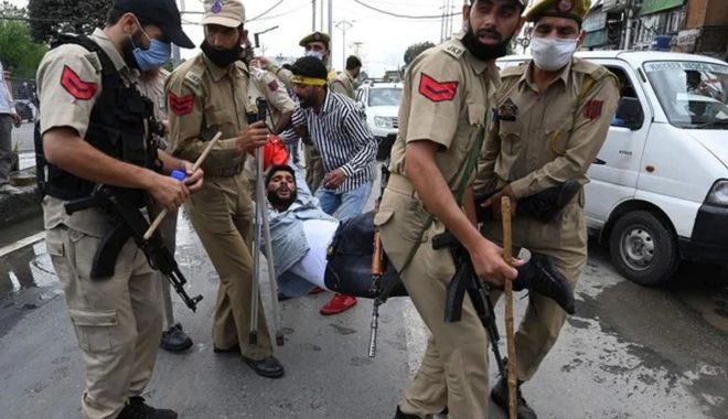 قابض بھارتی فوج کی مقبوضہ کشمیر میں محرم کے جلوس پر فائرنگ، 40 کشمیری زخمی