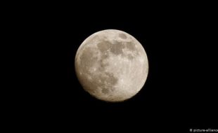 ناسا: پہلی بار خاتون خلا باز کو چاند پر بھیجنے کی تیاری
