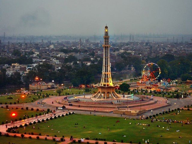 لاہور کو انتظامی اور مالی طور پر 2 حصوں میں تقسیم کرنے کا فیصلہ