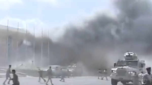 عدن: نئی کابینہ کے طیارے کی ہوائی اڈے آمد پر حملہ،26 افراد ہلاک، متعدد زخمی
