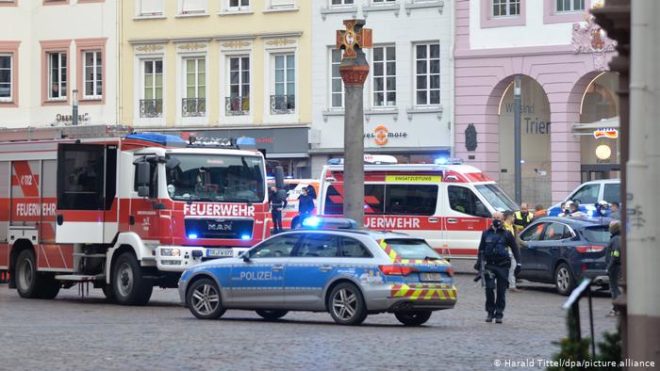 جرمن شہر ٹریئر میں کار ہجوم پر چڑھا دی گئی: دو افراد ہلاک، دس زخمی