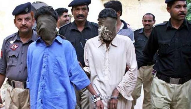 کراچی: پولیس کی کارروائیوں میں انتہائی مطلوب لینڈ گریبرز سمیت 6 ملزمان گرفتار