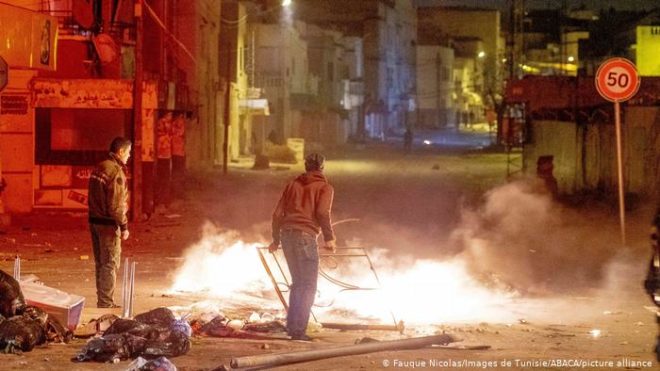 تیونس: پرتشدد مظاہرے، سینکڑوں گرفتار، فوج تعینات
