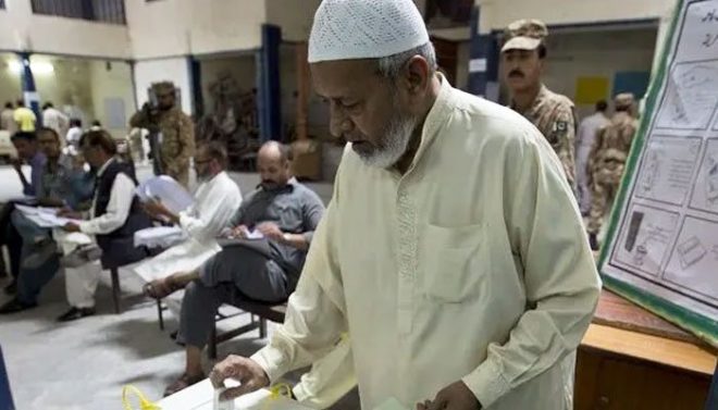 سندھ اور بلوچستان کے 3 حلقوں میں ضمنی انتخابات کیلیے پولنگ جاری