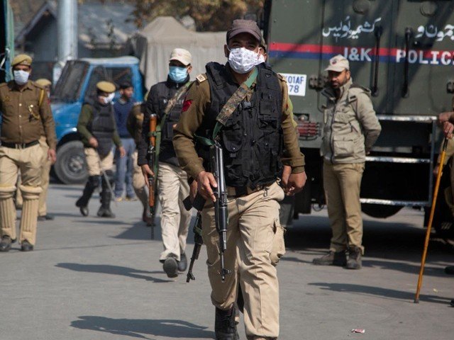 مقبوضہ کشمیر میں بھارتی پولیس پر حملے میں 3 اہلکار ہلاک، متعدد زخمی